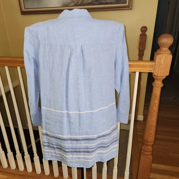 Tahari Linen Blouse Tunic Pastel Blue Roll-up Sleeves Full Button Front Vee Neck - Picture 2 of 10